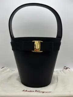 極美品　希少モデル　フェラガモ バケツ　ショルダーバッグ　ヴァラ　黒　ブラック 2025年最新】フェラガモ バッグ バケツの人気アイテム - メルカリ