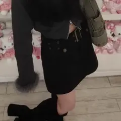 ミニスカート　黒スカート　ワンホン