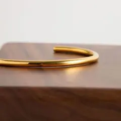 ⭐︎新品⭐︎ １８K ゴールド オープンバングル　シンプルアクセサリー　アクセント