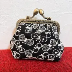 がま口　財布　刺繍　蝶々　小物　ポーチ
