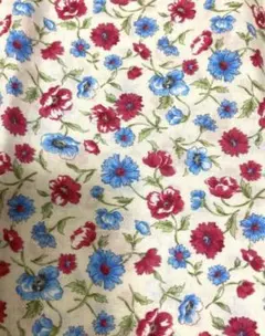 新品　生地 はぎれ　ハンドメイド　花　布　フラワー　リバティ好きな方いかが？