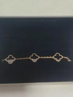 美品 四つ葉のクローバー ゴールドブレスレット