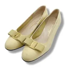 サルヴァトーレフェラガモ✨パンプス　ホワイト系　ヴァラリボン　24.5cm