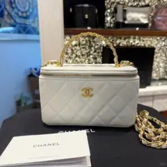 CHANEL ホワイト キルティング ショルダーバッグ