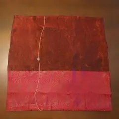 【新品】レッド シルク風クッションカバー 風渦巻き模様 中国土産