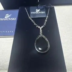 Swarovski ティアドロップ型ネックレス