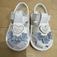 笛付き　ホワイト 花柄 ベビーサンダル 19