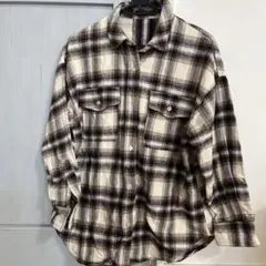 チェックシャツ