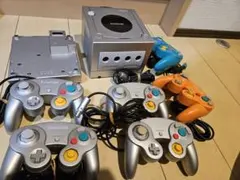 ゲームキューブ 本体とゲームボーイプレイヤー　コントローラー6つ