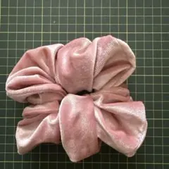ベルベット ピンク シュシュ