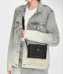 Charles＆Keith Bronte ボクシークロスボディバッグ