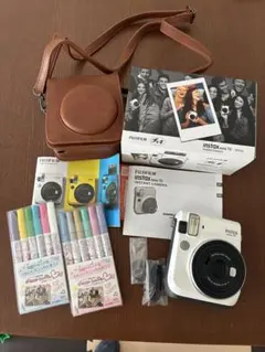 【ほぼ新品】Fujifilm instax mini 70 ホワイト　チェキ