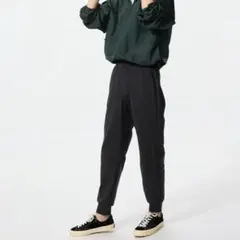 ユニクロ　ウルトラストレッチアクティブジョガーパンツ　ブラック　Mサイズ