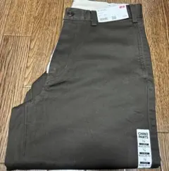 新品タグ付き　UNIQLO ストレートチノ ダークブラウン　76cmのサムネイル