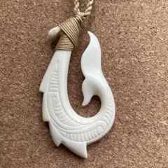 フィッシュフックホエールテールボーンネックレス　55×33 ハワイ