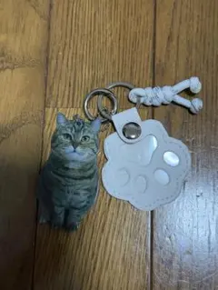猫 アクリルキーホルダー 肉球チャーム付き