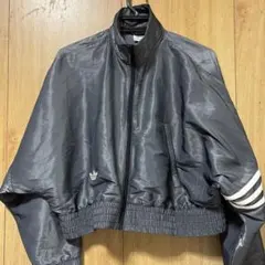 adidas ダークグレー クロップドジャケット