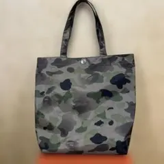 Ａ　BATHING APE(迷彩ナイロン トートバッグ)新品　未使用のサムネイル