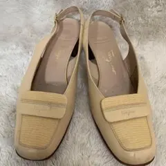 サルヴァトーレフェラガモ　パンプス　ベージュ　ストラップ　レザー