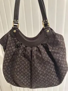 Item thumbnail for item 37482302-c0db-488d-8a99-a06999269286