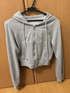 Dazy グレー フード付きクロップドパーカー S