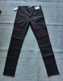 未使用ユニクロ スリムフィットテーパードカラージーンズ31インチ