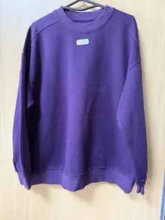 パープル スウェット 金属タグ付き