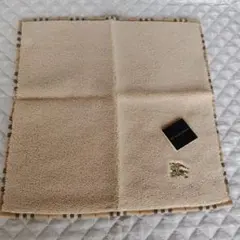 新品・未使用　Burberry タオルハンカチ ベージュ チェックのサムネイル