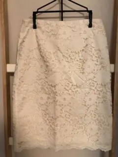 白レース膝丈タイトスカート