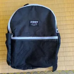 ZIDDY ブラックリュック メッシュポケット付きのサムネイル