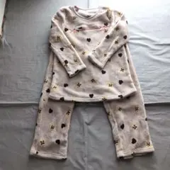 フリースパジャマ　くまとハートの模様　女の子　140