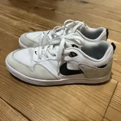 NIKE スニーカー