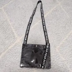 ロゴ入りショルダーバッグ ブラック