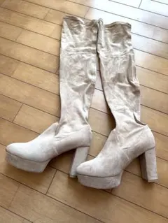 ニーハイブーツ