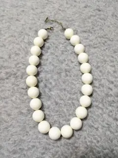 ホワイト ボール 白玉 ネックレス 夏 アクリル 　古着　アンティーク