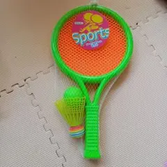 バドミントンラケットセット（ボール・シャトル付き）