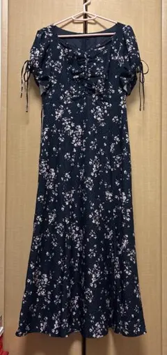 花柄ワンピースのサムネイル