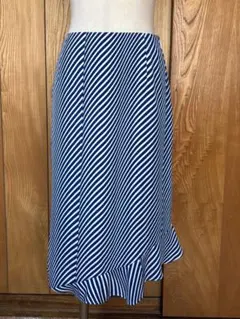 ネイビーとホワイトのストライプ フレアスカート|United arrows