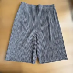 PLEATS PLEASE　グレー ショートパンツ 2026年最新】PLEATS PLEASE カラー：グレイ系 レディース ショート