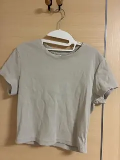 ベージュ クロップドTシャツ 半袖 GU