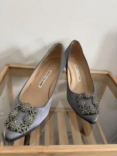 MANOLO BLAHNIK ハンギシ　37.5 MANOLO BLAHNIK（マノロブラニク） パンプス HANGISI FMC SATIN 070