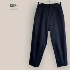 ケービーエフプラスKBF+ テーパードパンツ　ハイウエスト　ストレッチ　ネイビーのサムネイル