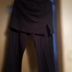 ブラック スカート付きパンツ