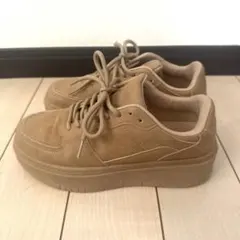 厚底　スニーカー　ベージュ