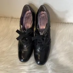 リボン付き ブラックハイヒール穴あきデザイン