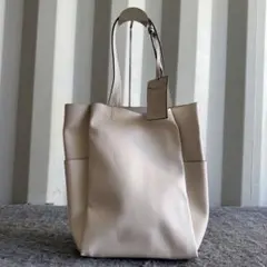 RANDEBOO  RB bucket bag トートつき シンプルなフォルムでどんなシーンでも使いやすい。「RANDEBOO」の上品