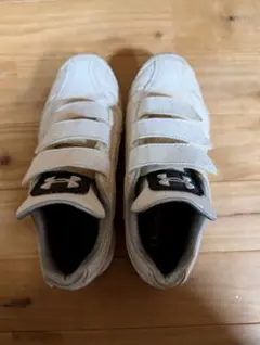 アンダーアーマー アップシューズ　白　25.5cm