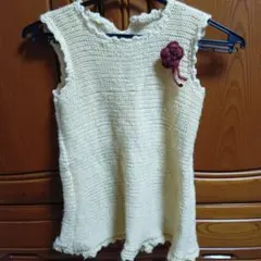 クリーム色のニットノースリーブ