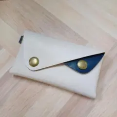 ハンドメイド　コインケース　カードの入る小銭入れ　ホワイト×ブルー　ヌメ革