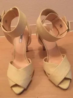 コルクヒールのサンダル